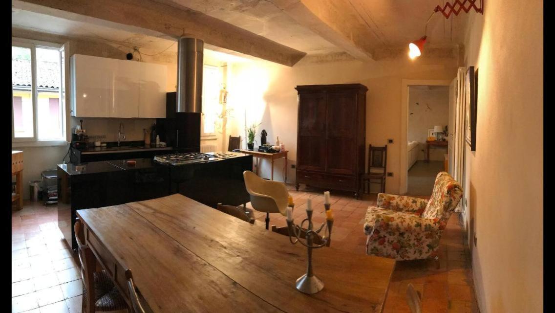 Casa Luminosa Con Giardino In Centro Storico Apartment Reggio Emilia Bagian luar foto